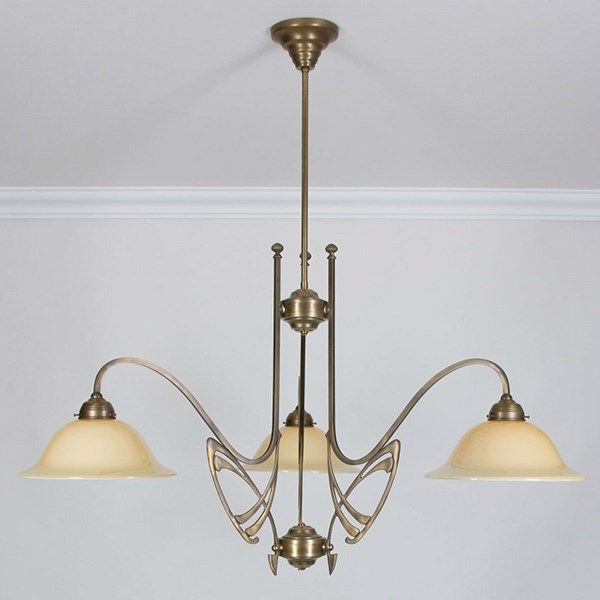 Victor Horta 3-lichts Kroonluchter Elegantie met ivoorkleurige glaskappen