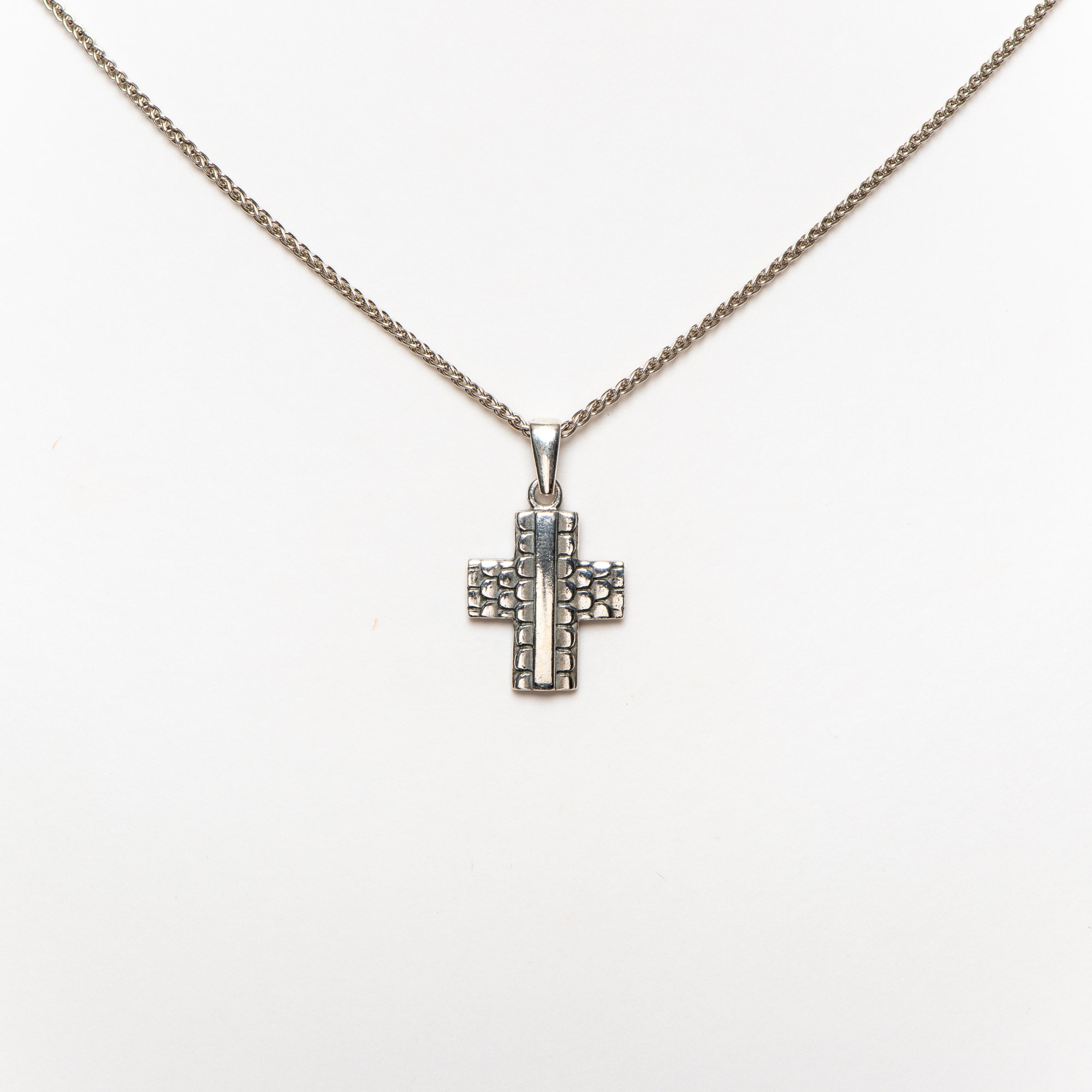Hanger Cross Lizard