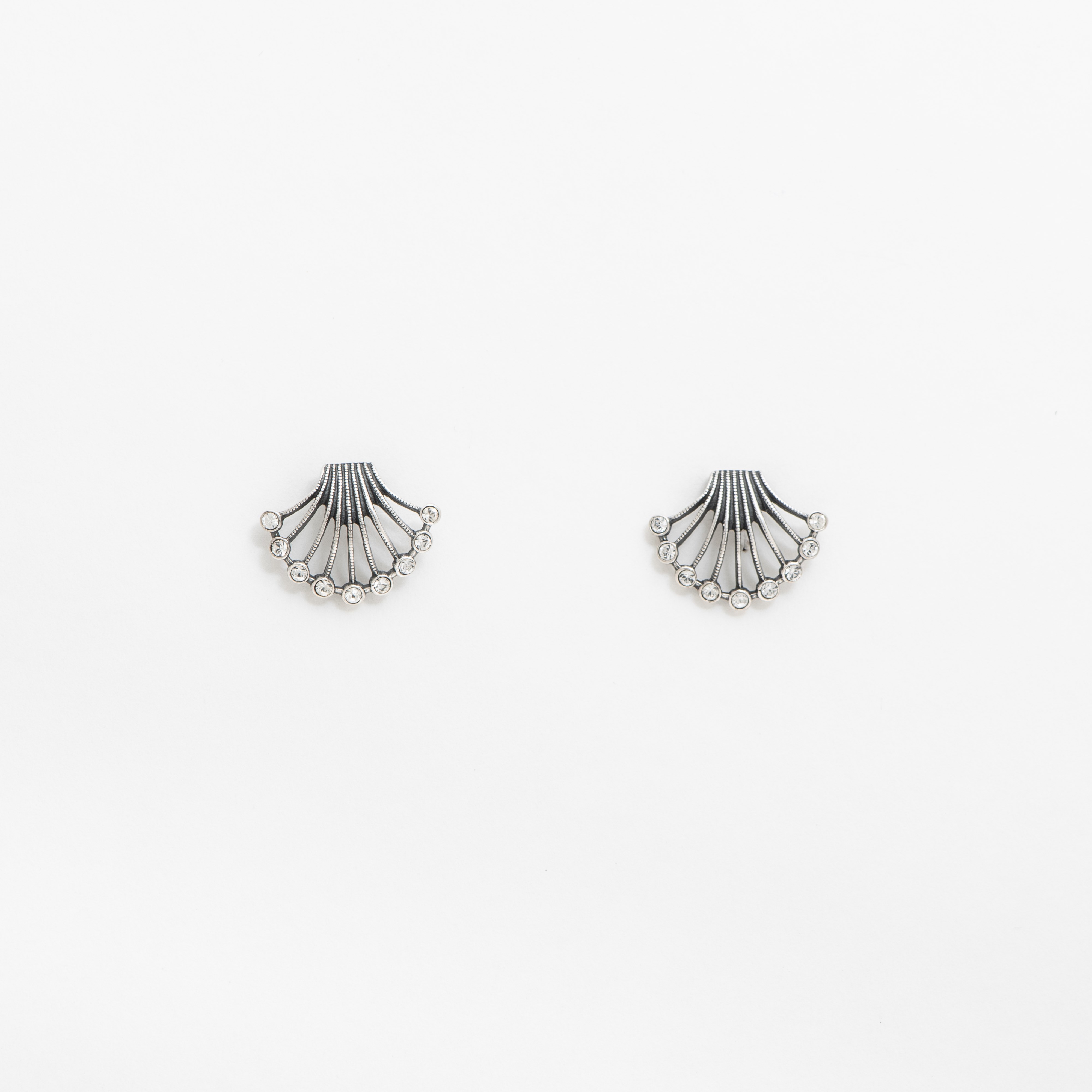 Oorstekers Schelp met Swarovski Kristallen