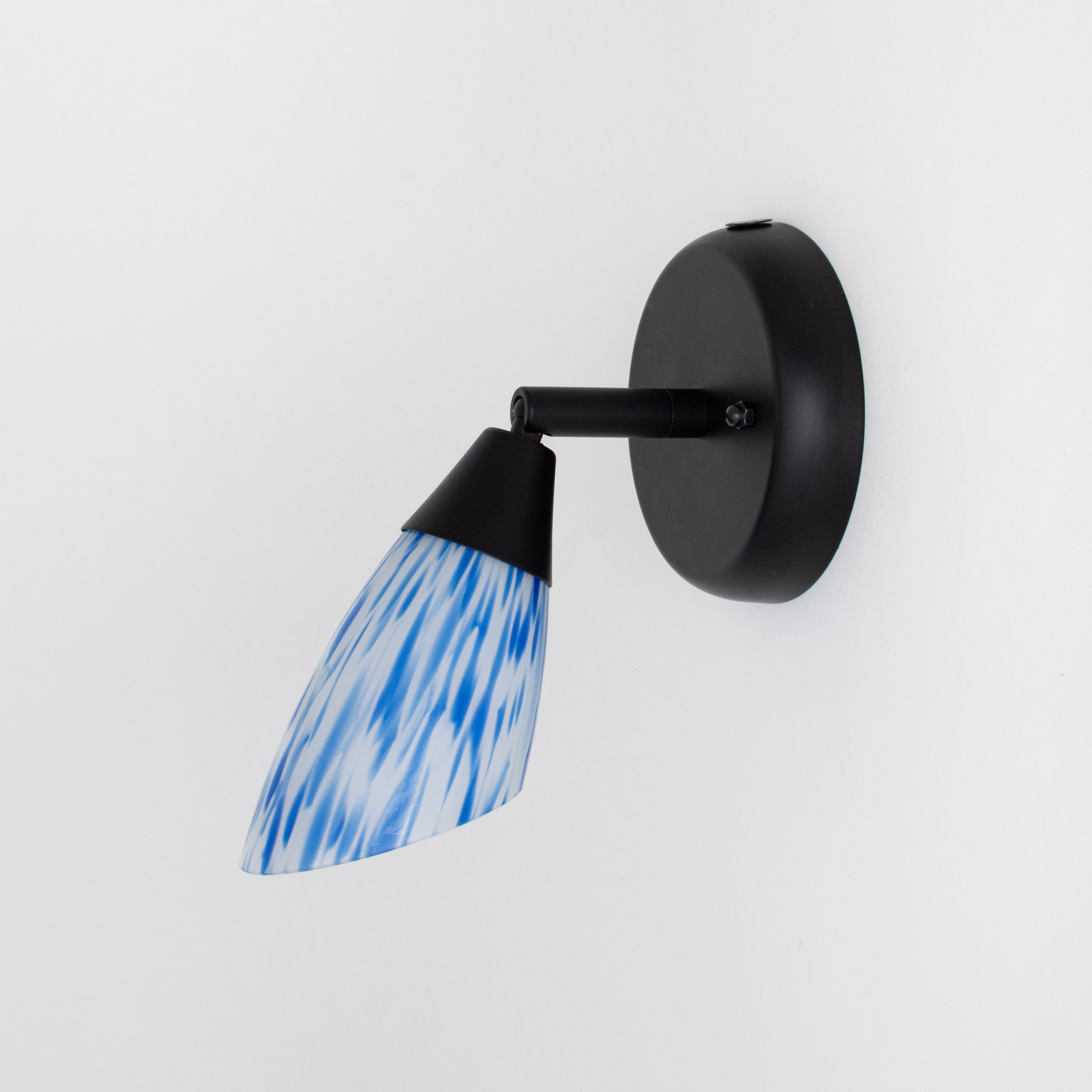 Zwarte Wandspot met scharnier en Blauw gevlekte glaskap