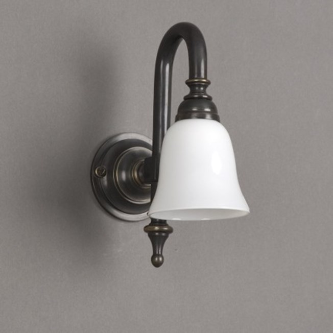 Badkamer wandlamp Bell Kleine boog met opaal witte, open glaskap en brons armatuur