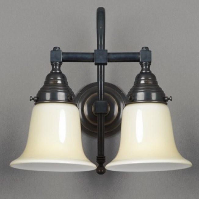 Badkamerlamp Kelkje 2-lichts grote boog met zachtgele, open glaskap en brons armatuur